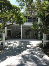 241 Harbor Dr in Key Biscayne, FL - Building Photo - Building Photo