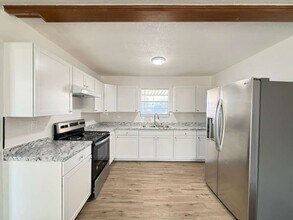 317 E Lindbergh Blvd in Universal City, TX - Building Photo - Building Photo