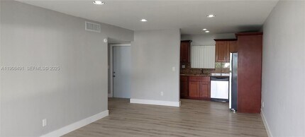 7410 SW 82nd St in Miami, FL - Building Photo - Building Photo