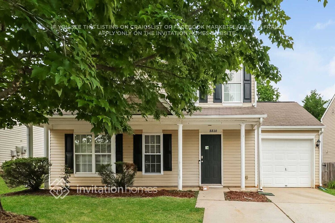 5310 Peachwood Dr in Charlotte, NC - Building Photo