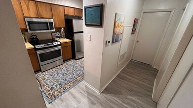 Room in Apartment on Indio Dr in Austin, TX - Building Photo - Building Photo