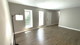 3091 Colonial Way in Atlanta, GA - Building Photo