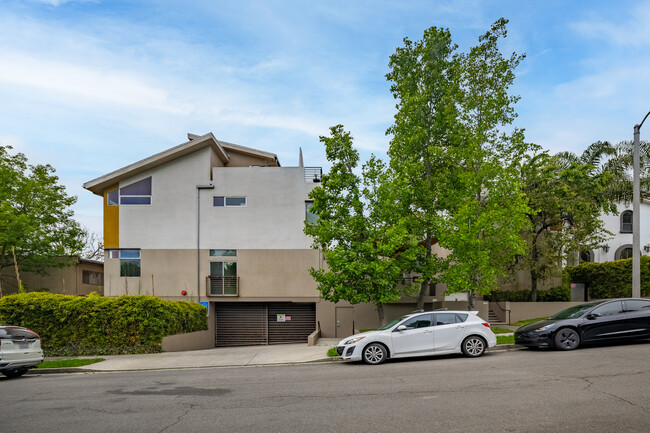 11815 Laurelwood Dr in Studio City, CA - Foto de edificio - Building Photo