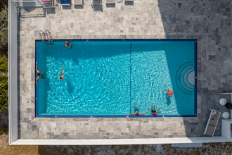 The Presidential in Miami Beach, FL - Building Photo - Building Photo