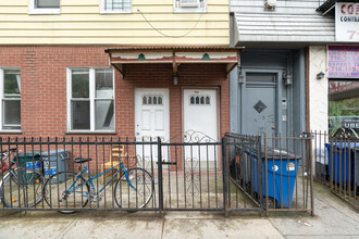 112 Norman Ave in Brooklyn, NY - Building Photo - Building Photo