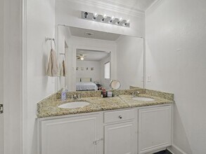 416 W 9th St, Unit 1-201 in Dallas, TX - Building Photo - Building Photo