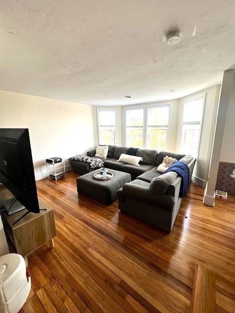 40 Marine Rd, Unit 3 in Boston, MA - Building Photo - Building Photo