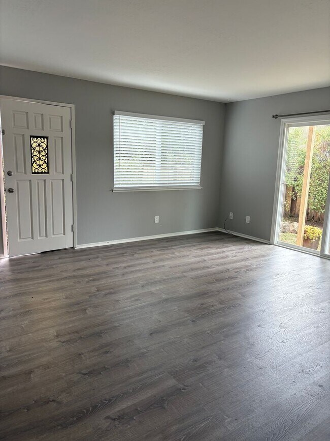 425 Plum St in Capitola, CA - Building Photo - Building Photo