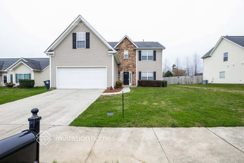 1004 Oakstone Dr in Monroe, NC - Building Photo