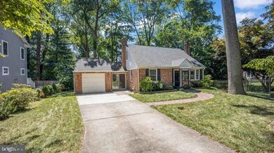 8 Sabine Ave in Narberth, PA - Building Photo - Building Photo