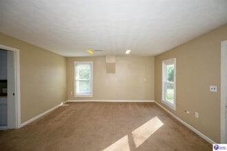 5113 Rineyville Rd in Elizabethtown, KY - Building Photo - Building Photo