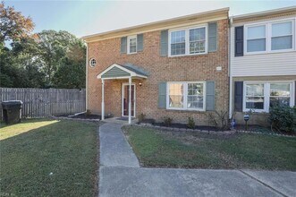 4755 Old Hickory Rd in Virginia Beach, VA - Building Photo - Building Photo