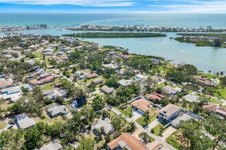 413 Pameto Rd in Nokomis, FL - Building Photo - Building Photo