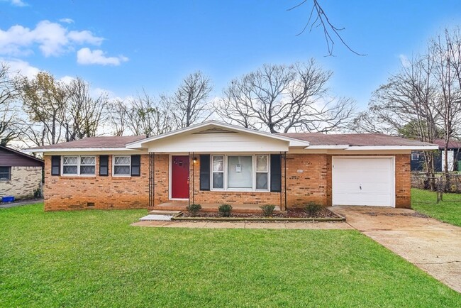 property at 2611 Trail Ridge Rd NW
