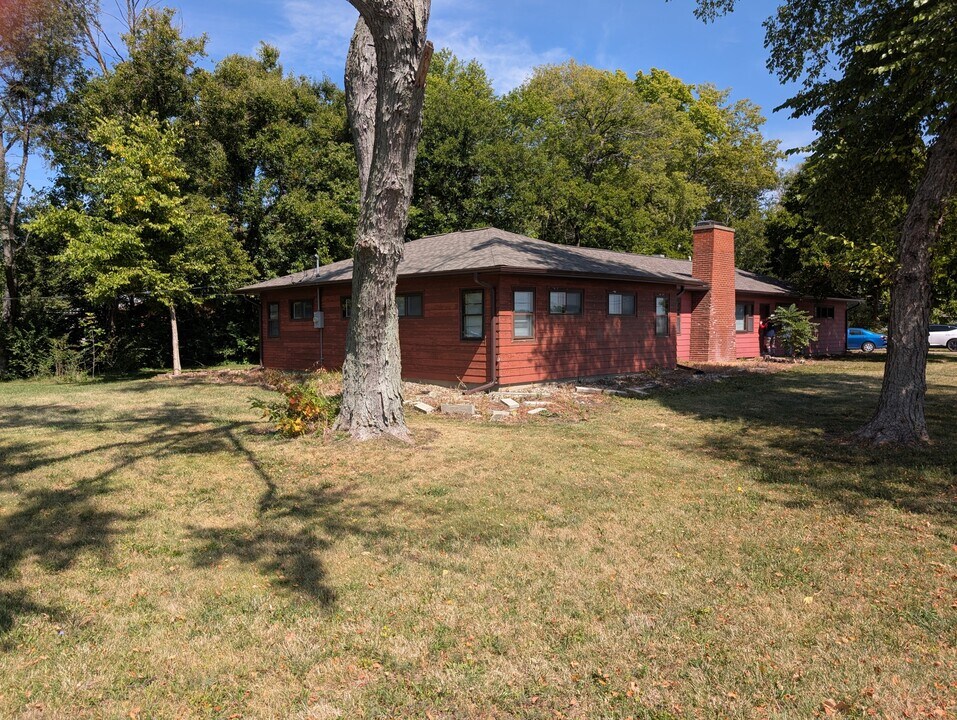 1710 W Windsor Rd in Champaign, IL - Building Photo