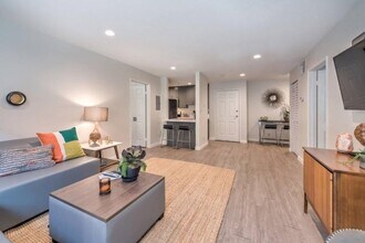 3030 Shrine Place in Los Angeles, CA - Foto de edificio - Building Photo