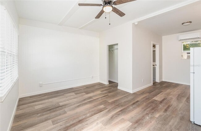 1401 E Alfred St, Unit 9 in Tavares, FL - Foto de edificio - Building Photo