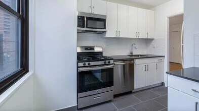 200 E 27th St in New York, NY - Building Photo - Building Photo