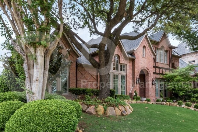 5224 Longvue Dr