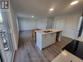801 Glenroy Gilbert Dr in Ottawa, ON - Building Photo - Building Photo