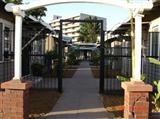 Bungalow Court in Fresno, CA - Foto de edificio - Building Photo