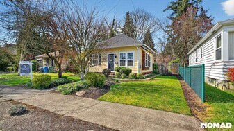 1065 22nd St NE in Salem, OR - Building Photo
