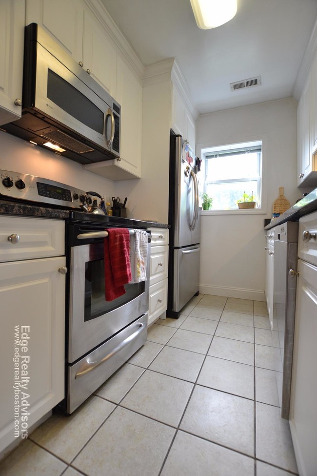 140 Newton St, Unit 3 in Boston, MA - Building Photo - Building Photo