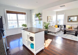 8 Winfield St, Unit 2 in Boston, MA - Foto de edificio - Building Photo