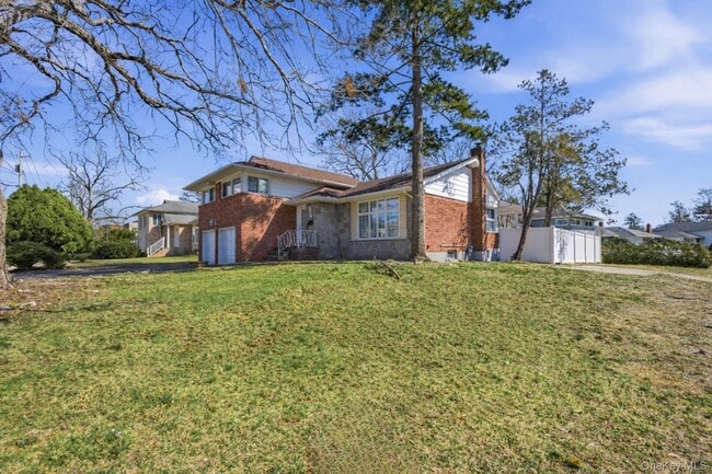 1374 Prospect Ave in East Meadow, NY - Building Photo - Building Photo