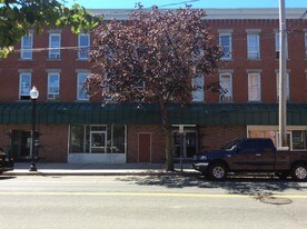 563-577 E Main St in Bridgeport, CT - Building Photo