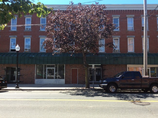 563-577 E Main St
