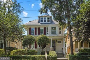 5602 39th St NW in Washington, DC - Building Photo