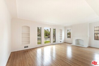 367 N Kings Rd in Los Angeles, CA - Building Photo - Building Photo