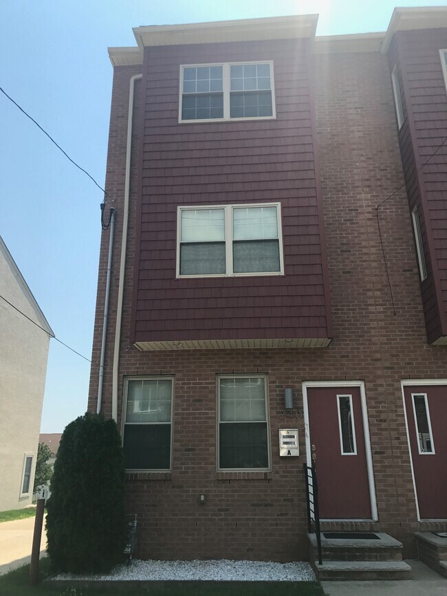 240 Lauriston St in Philadelphia, PA - Building Photo - Building Photo