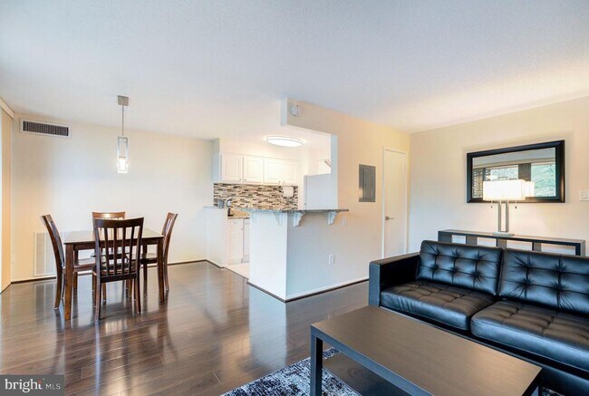 8 S Van Dorn St in Alexandria, VA - Building Photo - Building Photo