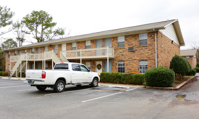 Wedgewood Apartments in Huntsville, AL - Foto de edificio - Building Photo