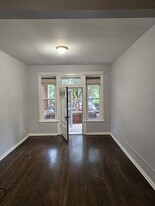 2249 W Iowa St, Unit 1F in Chicago, IL - Building Photo