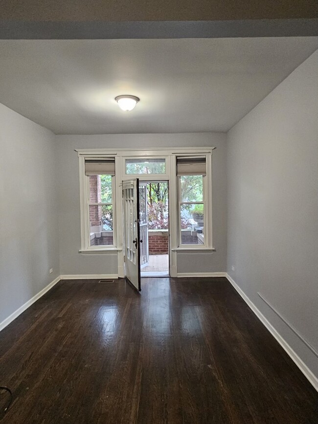 2249 W Iowa St, Unit 1F