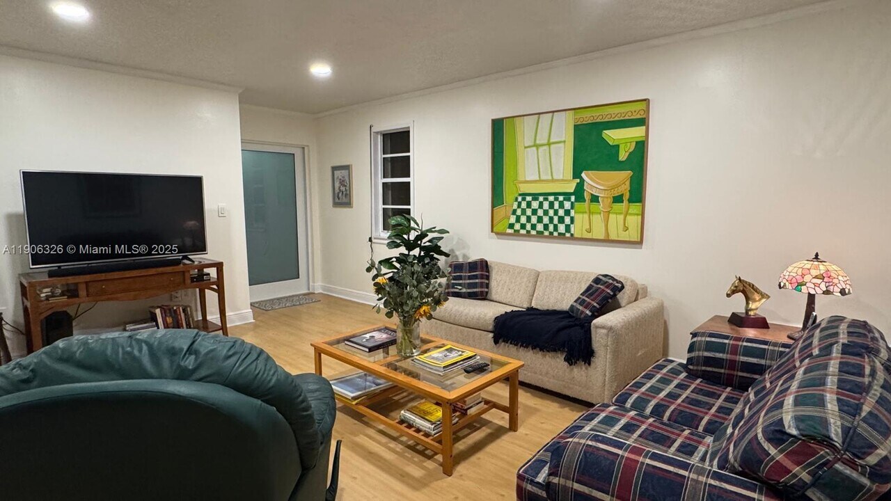 927 NW 106th Ave Cir in Miami, FL - Building Photo