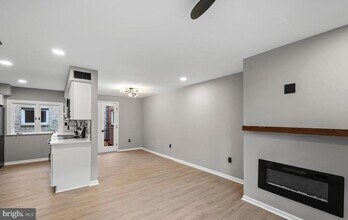 1527 N Colonial Terrace in Arlington, VA - Building Photo - Building Photo