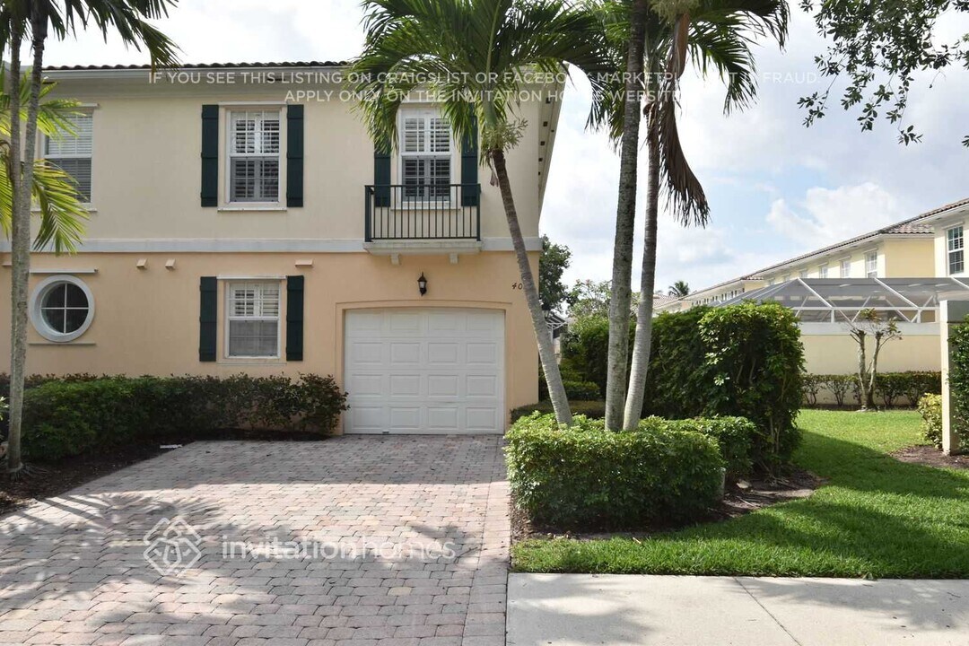 400 Capistrano Dr in Palm Beach Gardens, FL - Building Photo