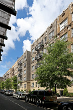 192-198 Nagle Ave in New York, NY - Building Photo - Building Photo