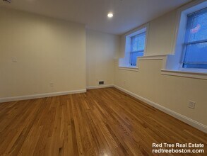 1801 Beacon St, Unit 1 in Brookline, MA - Building Photo - Building Photo