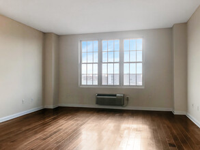 319 Grant Ave in Jersey City, NJ - Building Photo - Building Photo