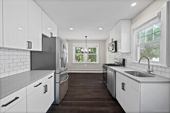 305 Columbus Ave in Harrison, NY - Building Photo - Building Photo