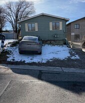 411 E 1st St in Rifle, CO - Building Photo