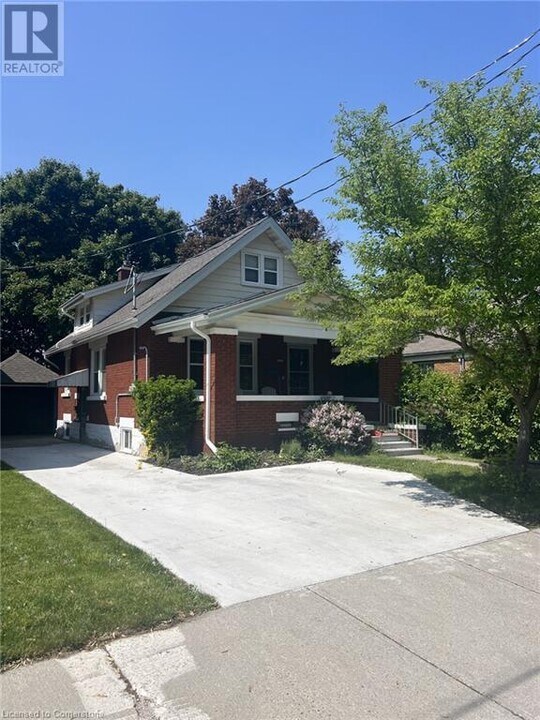 132 Graham St in Waterloo, ON - Building Photo