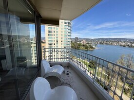 1555 Lakeside Dr in Oakland, CA - Building Photo