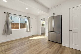 715 Sunset Ave in Venice, CA - Building Photo - Building Photo