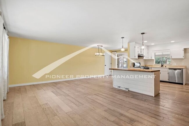 1363 Ginny Ln in Colorado Springs, CO - Building Photo - Building Photo
